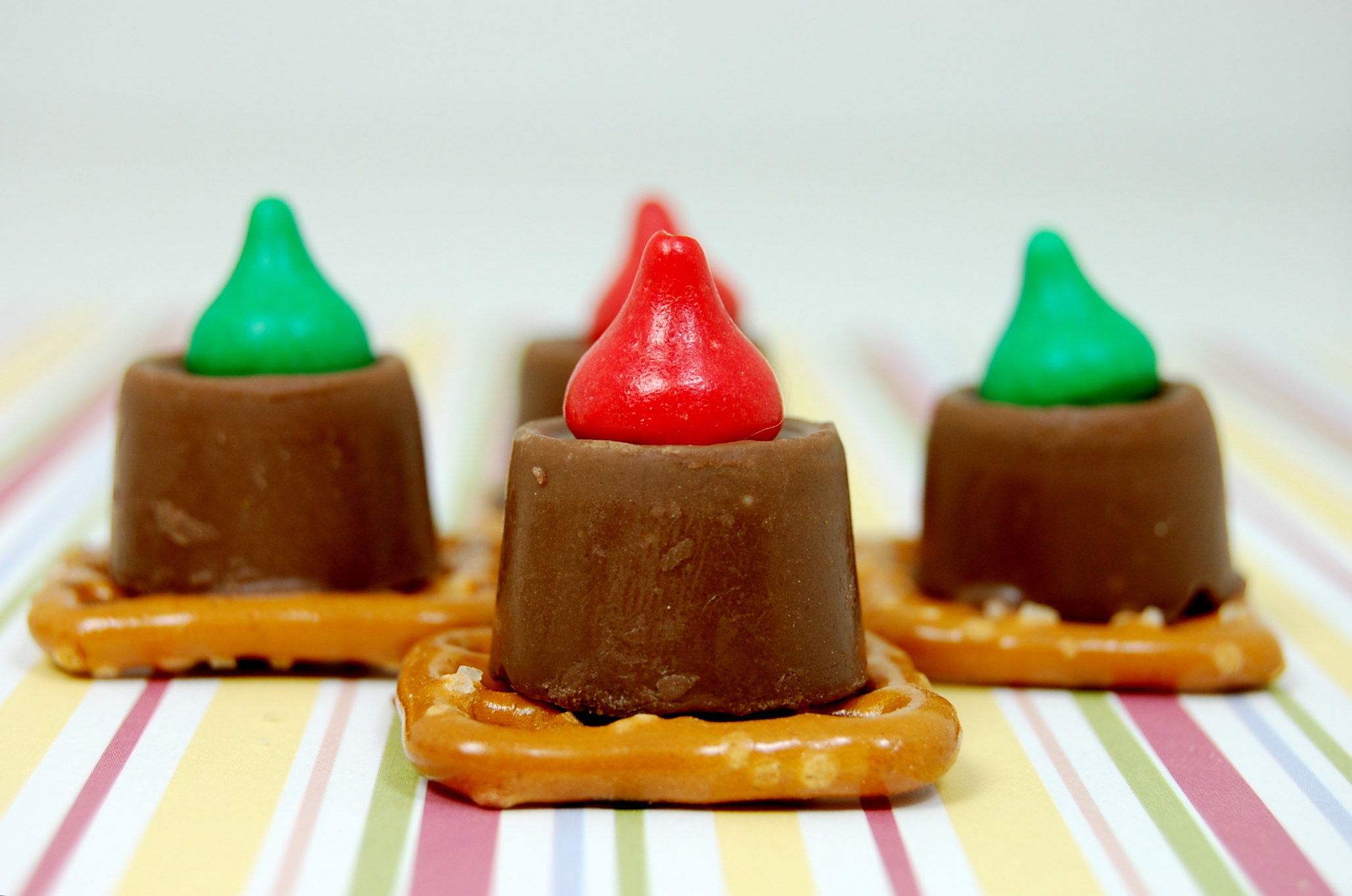 Pretzel Rolo Bites Pretzel Rolo Bites