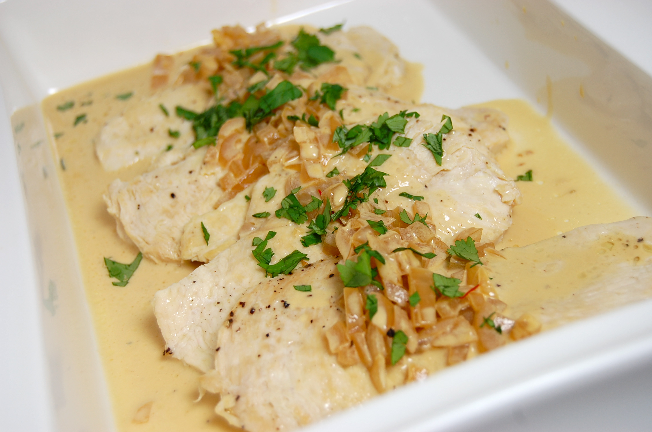 Chicken Scaloppine with Saffron Cream Sauce Chicken Scaloppine with Saffron Cream Sauce
